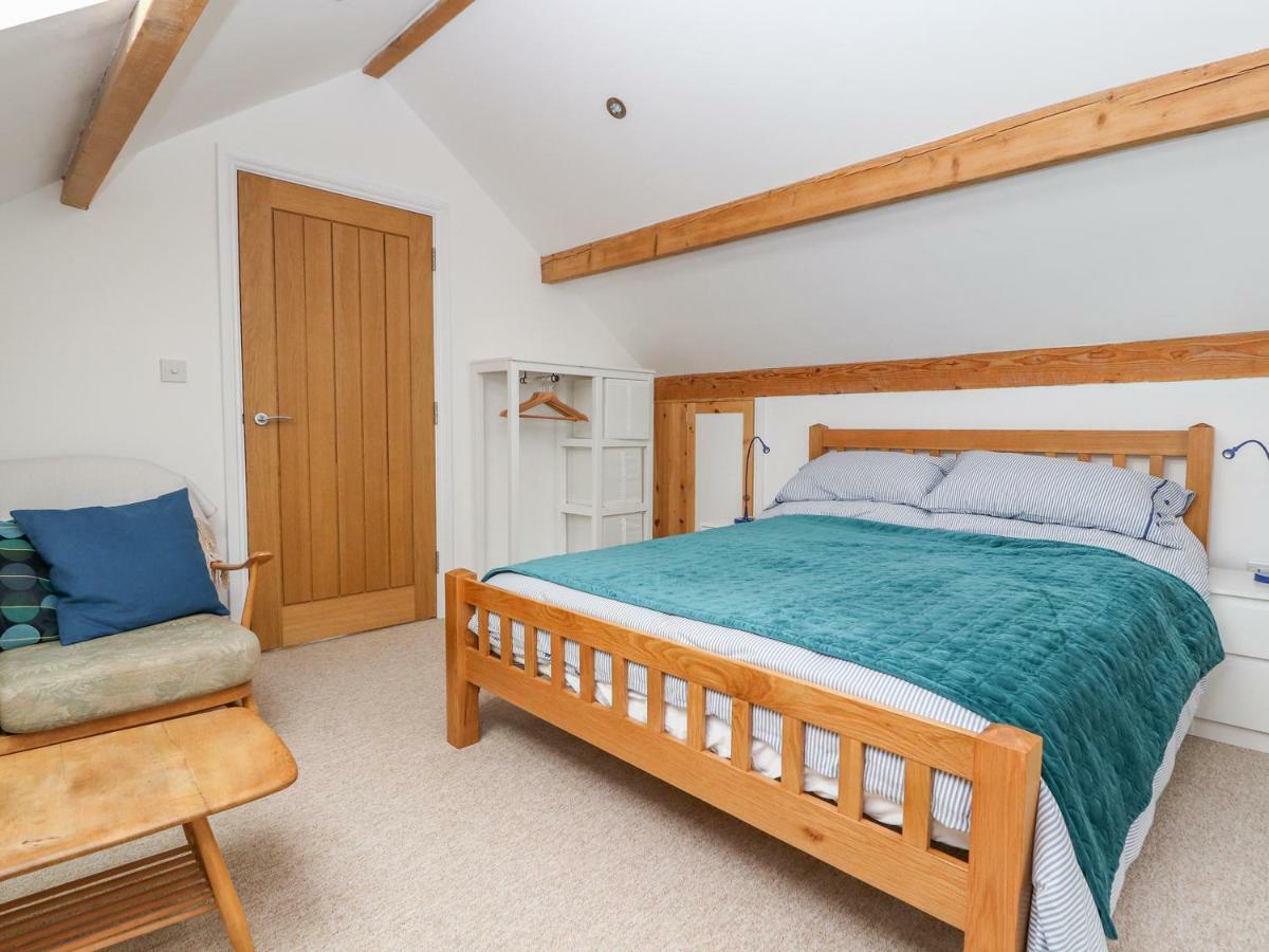 The Stables Villa Frodsham Bagian luar foto