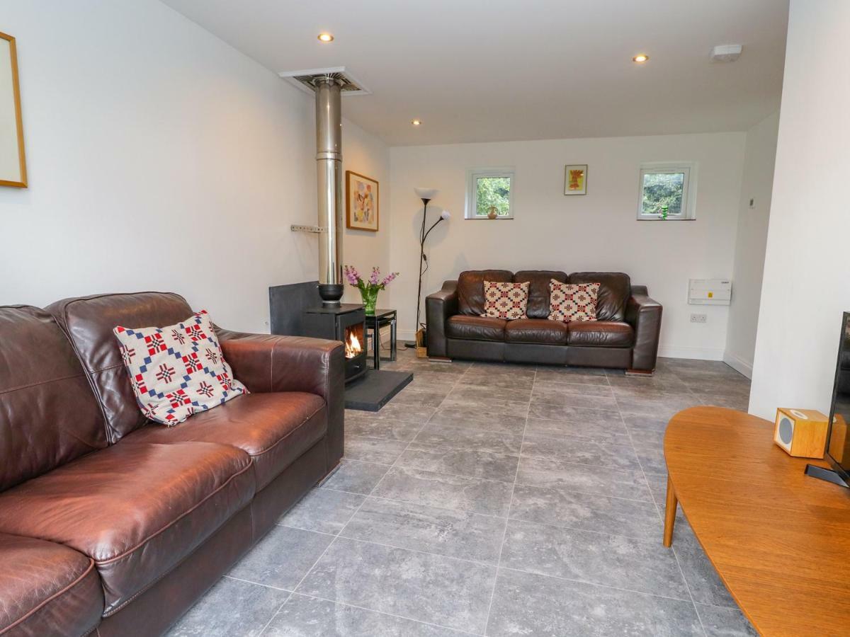 The Stables Villa Frodsham Bagian luar foto